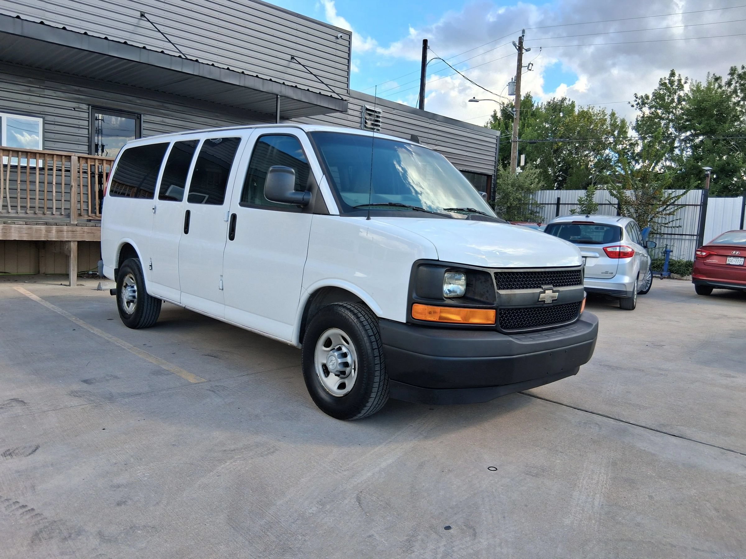 Used 2017 Chevrolet Express 2500 LS RWD image 11