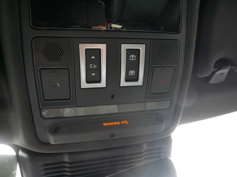 Used 2025 Land Rover Range Rover Evoque S image 31