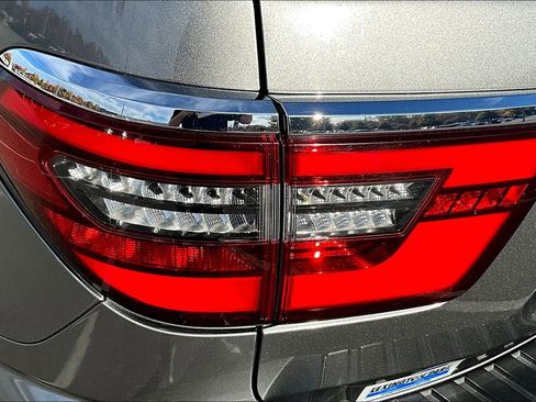 Used 2021 Nissan Armada SL w/ Captain's Chairs Package image 25