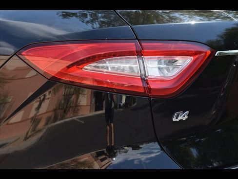 Used 2018 Maserati Levante AWD/4WD image 49