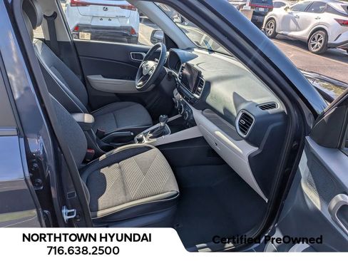 Used 2025 Hyundai Venue Limited FWD image 34