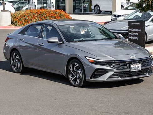 Certified 2025 Hyundai Elantra SEL FWD image 6