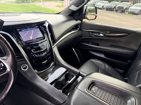 Used 2019 Cadillac Escalade Platinum RWD image 12