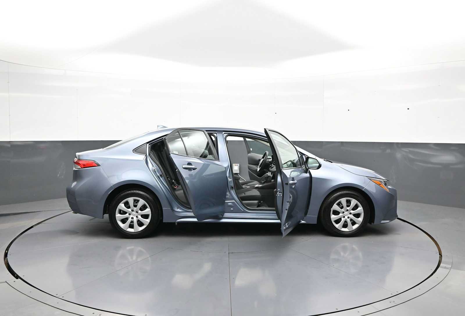 Used 2025 Toyota Corolla LE FWD image 41