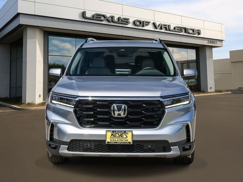 Used 2023 Honda Pilot Touring image 6