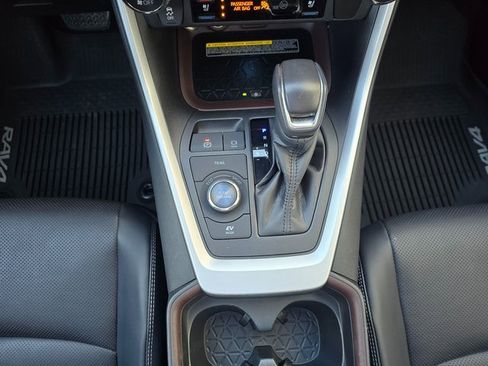 Used 2021 Toyota RAV4 Limited image 30
