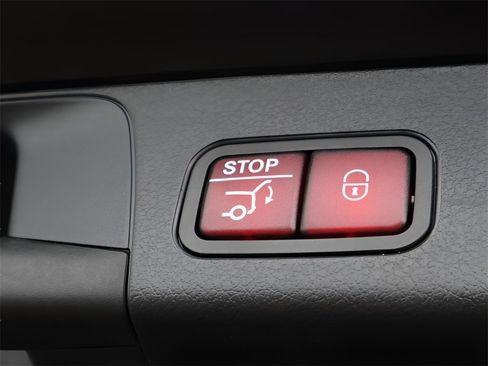 New 2025 Mercedes-Benz GLB 250 4MATIC image 18