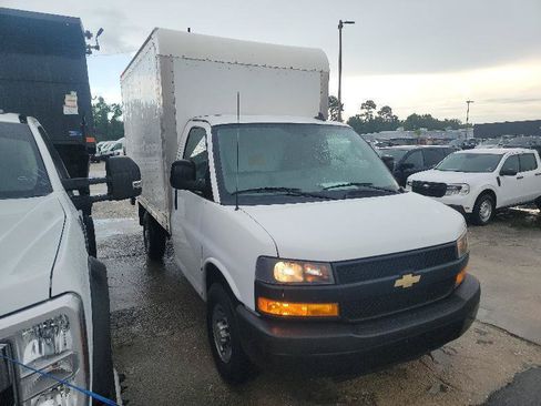 Used 2023 Chevrolet Express 3500 RWD image 2