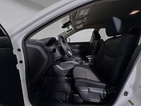 Used 2019 Nissan Rogue S w/ Special Edition Package FWD image 15