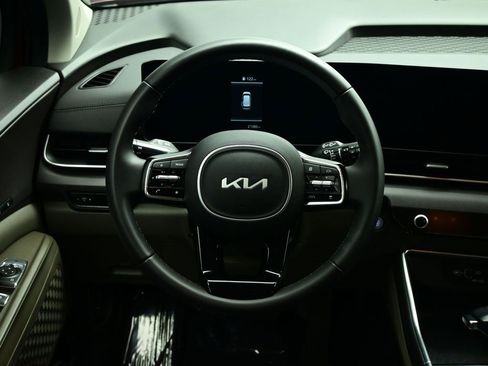 Certified 2025 Kia Carnival EX image 3