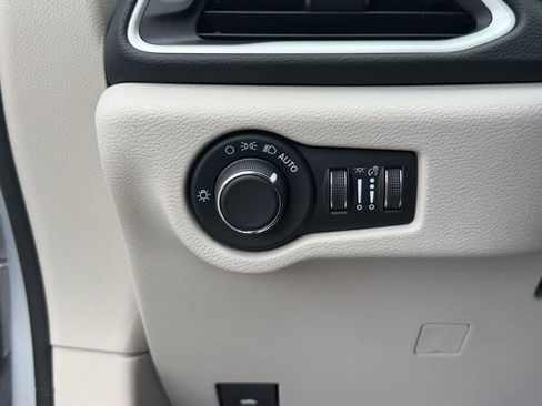 Used 2023 Chrysler Voyager LX FWD image 31