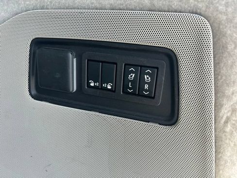 Used 2023 Cadillac Escalade ESV Sport Platinum AWD/4WD image 25