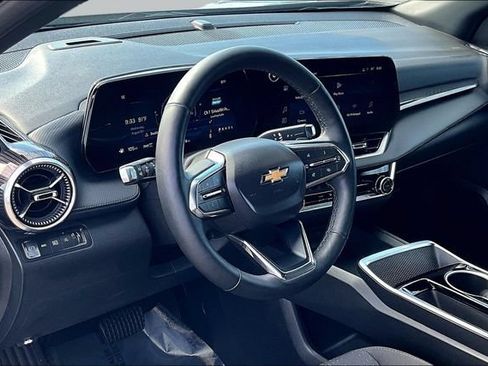 Used 2025 Chevrolet Equinox LT w/ Safety and Technology Package AWD/4WD image 12