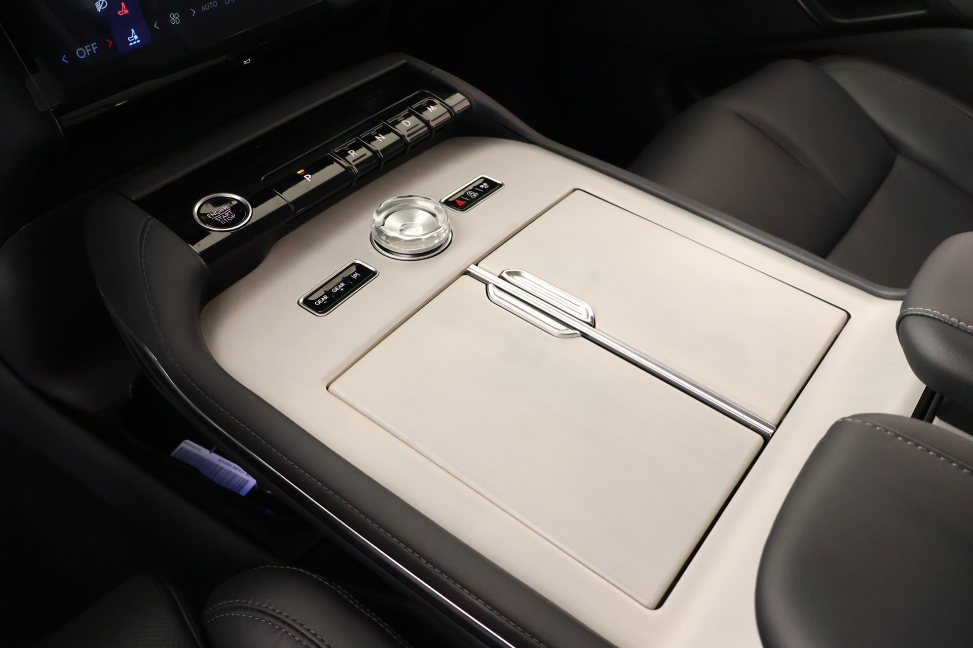 New 2026 Lincoln Navigator Premiere AWD/4WD image 8