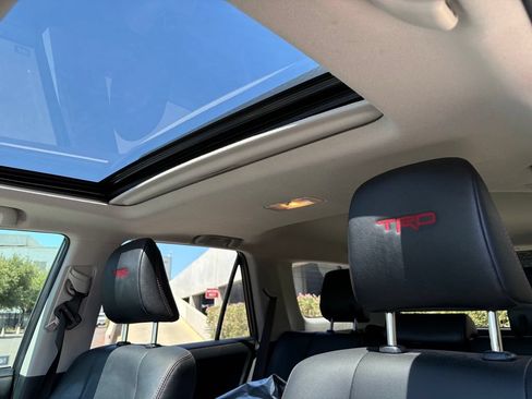 Used 2021 Toyota 4Runner Venture w/ Moonroof Package AWD/4WD image 11
