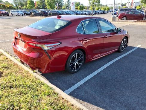 Used 2019 Toyota Camry SE w/ Sunroof Package FWD image 2