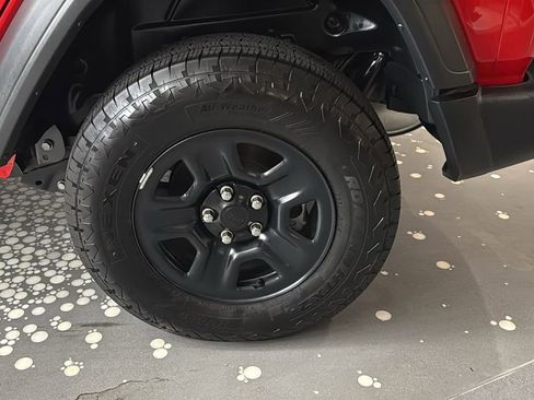 Used 2025 Jeep Wrangler Sport image 6