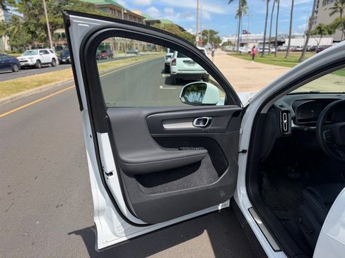 Used 2023 Volvo XC40 B4 Plus w/ Driver Assist Package FWD image 10