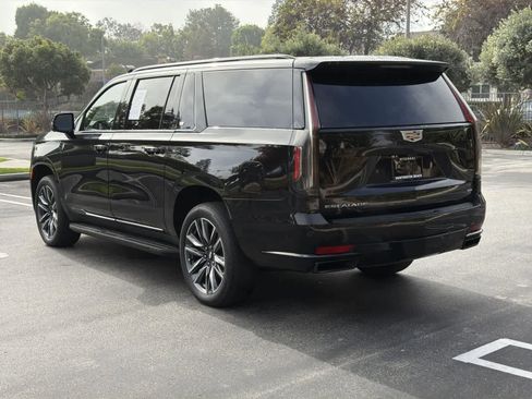 Used 2023 Cadillac Escalade ESV Sport image 6