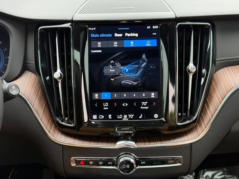 Certified 2023 Volvo XC60 B6 Ultimate w/ Protection Package Premier image 14