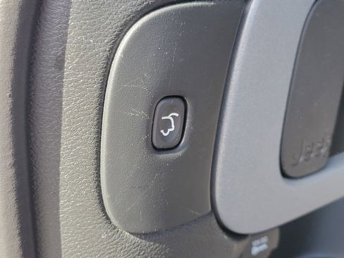 Used 2018 Jeep Cherokee Limited image 53