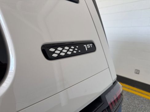 New 2025 Volkswagen ID. Buzz 1st Edition image 8