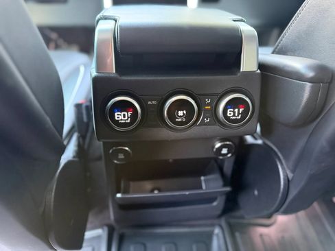 Used 2018 Land Rover Discovery HSE Luxury AWD/4WD image 34
