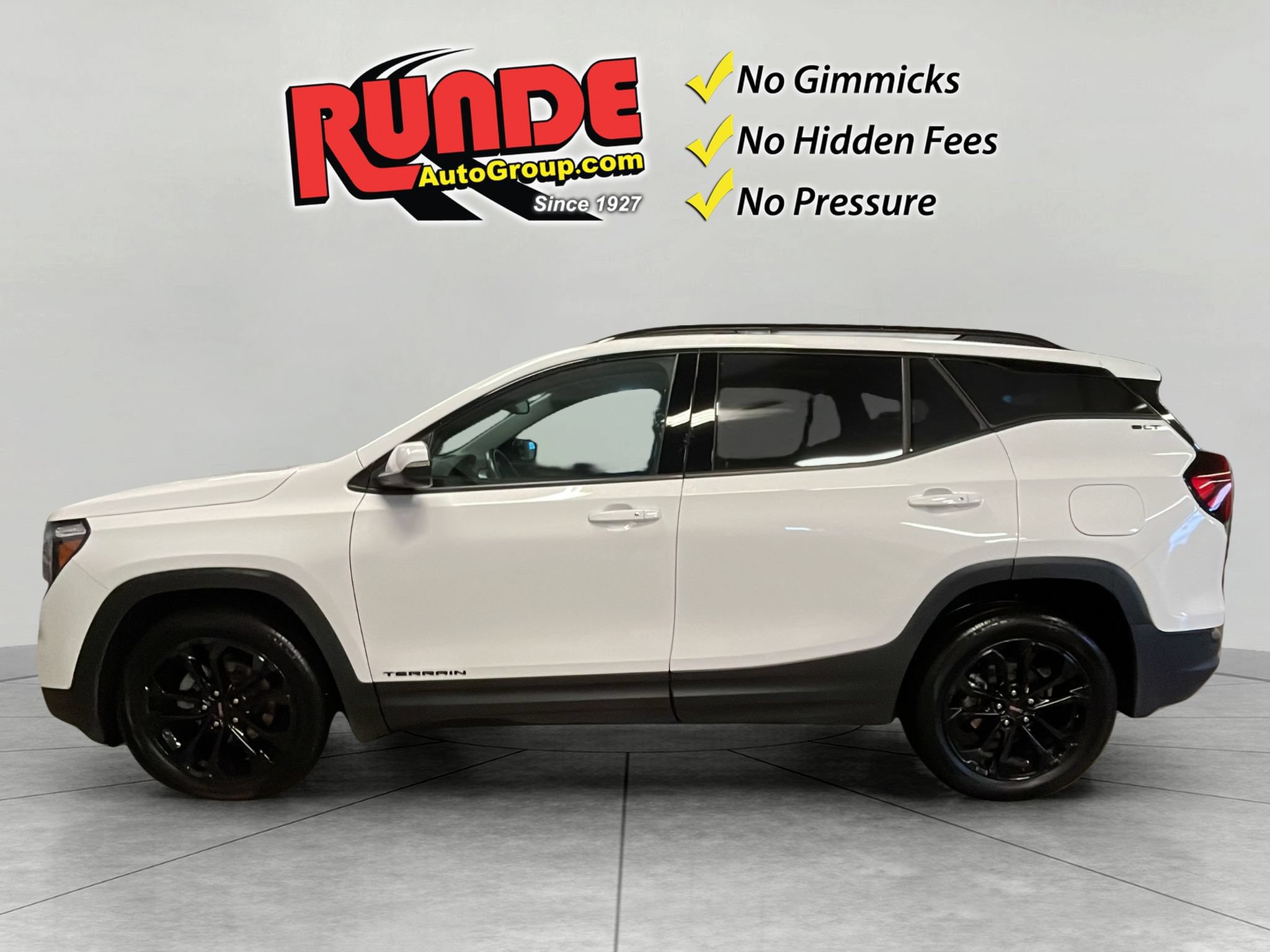 Used 2022 GMC Terrain SLT w/ Infotainment Package II AWD/4WD image 3