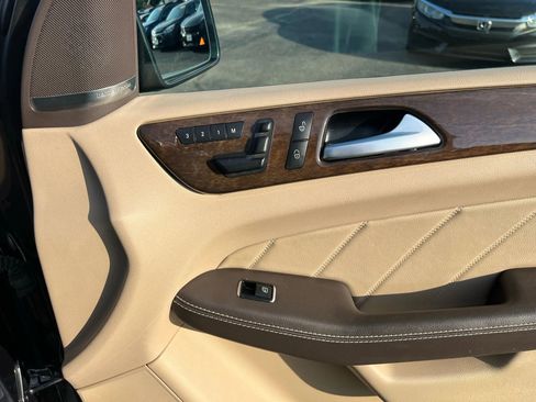 Used 2015 Mercedes-Benz GL 450 4MATIC image 33