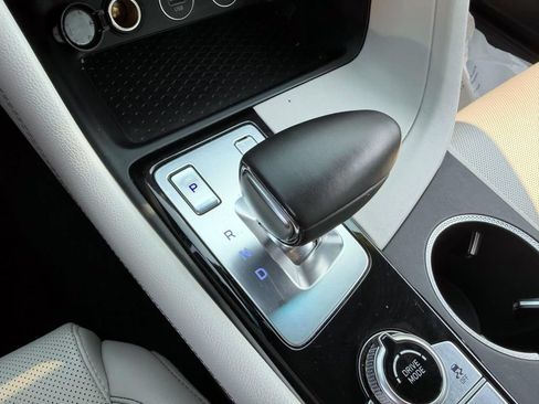 Certified 2025 Genesis G70 2.5T AWD/4WD image 19