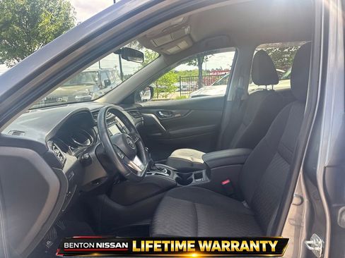 Used 2018 Nissan Rogue SV w/ Premium Package image 10
