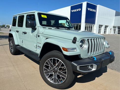 Used 2023 Jeep Wrangler Unlimited Sahara w/ Cold Weather Group AWD/4WD image 3