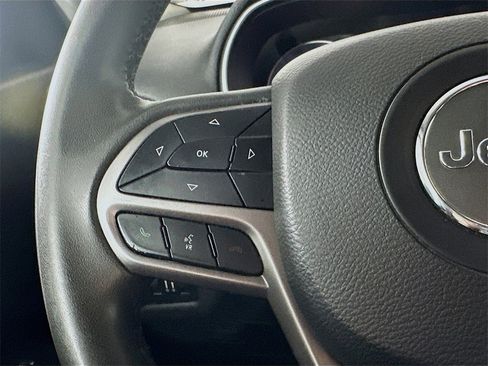 Used 2020 Jeep Cherokee Latitude Plus image 25