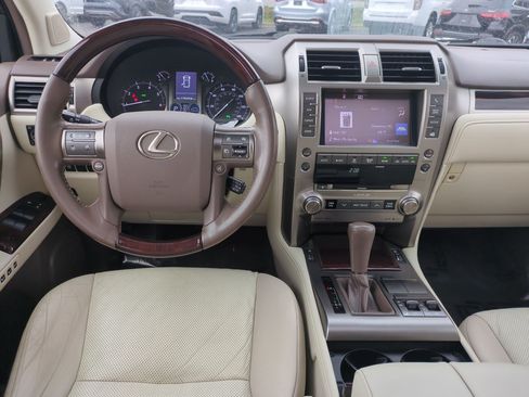 Used 2017 Lexus GX 460 Premium w/ Premium Package AWD/4WD image 30