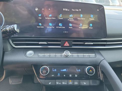 Used 2023 Hyundai Elantra Limited FWD image 18
