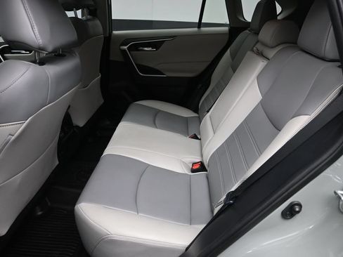 Used 2021 Toyota RAV4 XLE Premium FWD image 29