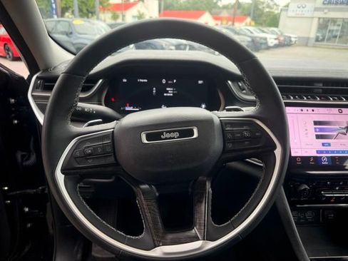 Used 2023 Jeep Grand Cherokee Limited w/ Luxury Tech Group II AWD/4WD image 30