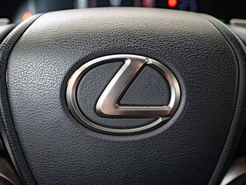 Certified 2019 Lexus ES 350 w/ Accessory Package 2 image 26