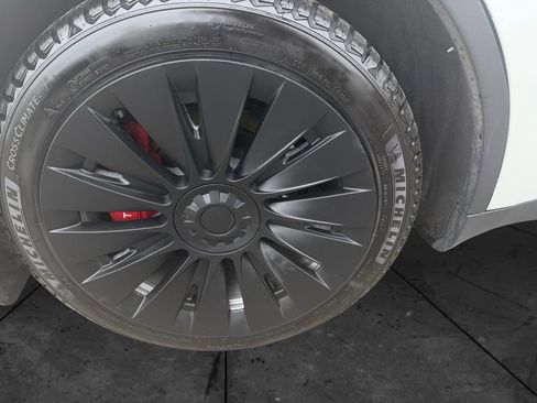 Used 2023 Tesla Model Y Long Range image 30