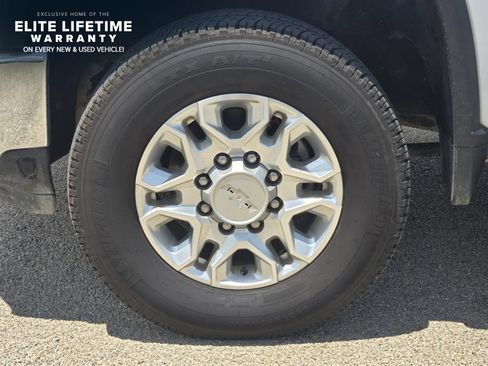 Used 2024 Chevrolet Silverado 2500 LTZ w/ LTZ Convenience Package AWD/4WD image 10