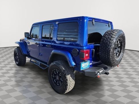 Used 2018 Jeep Wrangler Unlimited Sahara AWD/4WD image 6