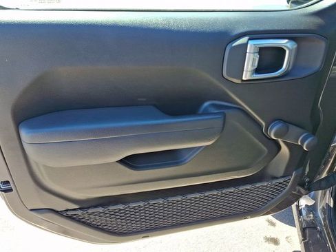 Used 2024 Jeep Gladiator Sport image 9