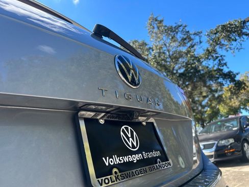 Used 2022 Volkswagen Tiguan SE image 44