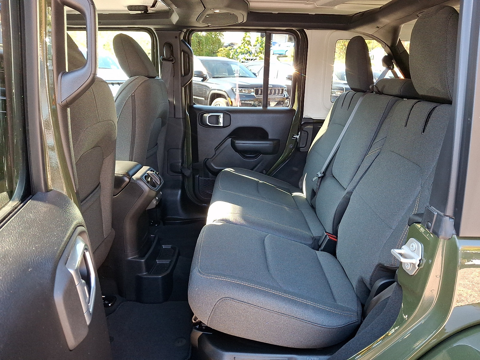 Used 2024 Jeep Wrangler Unlimited w/ Convenience Group AWD/4WD image 10
