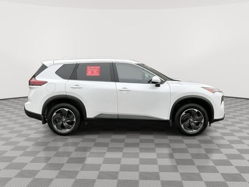 Used 2024 Nissan Rogue SV w/ SV Premium Package AWD/4WD image 4