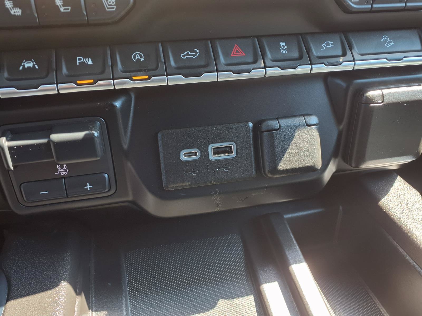 Used 2021 GMC Sierra 1500 SLT AWD/4WD image 10