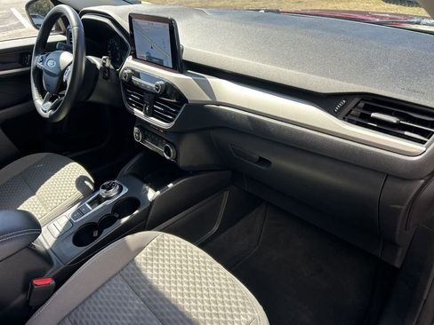 Used 2022 Ford Escape SE w/ Cold Weather Package image 12