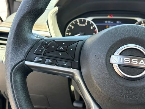Used 2025 Nissan Altima 2.5 SV FWD image 25