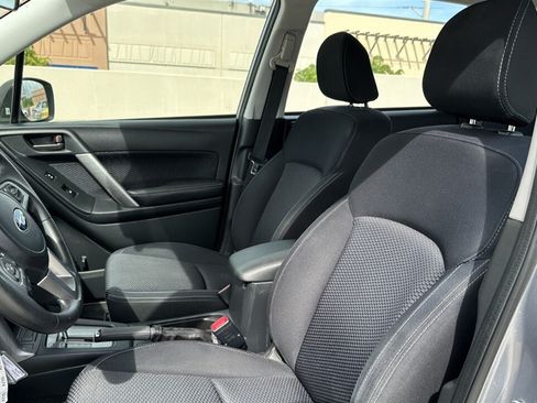 Used 2017 Subaru Forester 2.5i AWD/4WD image 9