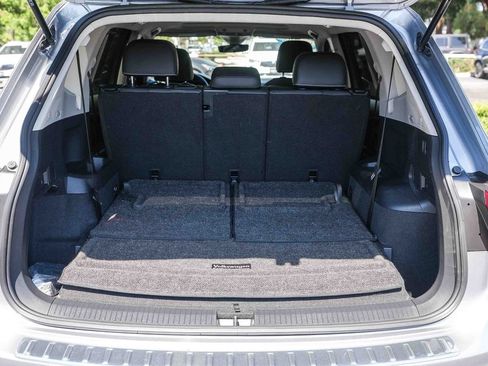 Used 2023 Volkswagen Tiguan SE w/ Panoramic Sunroof Package FWD image 26